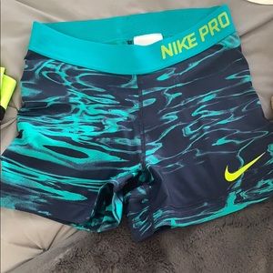 Women’s Nike Pros